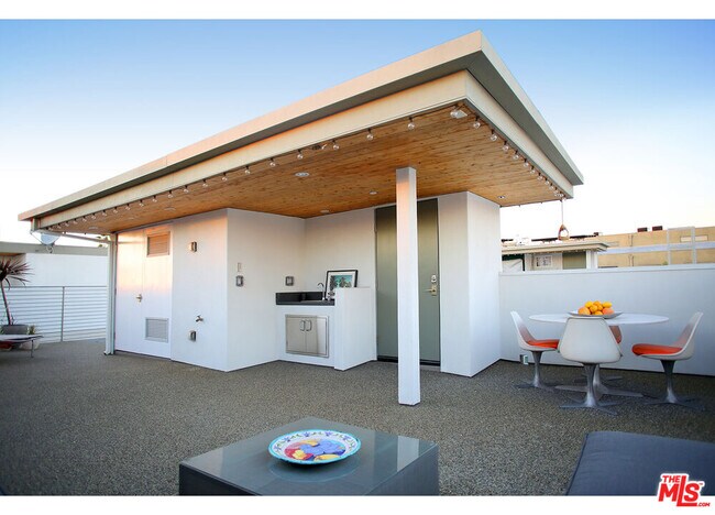 Building Photo - 1211 N Garbo Ln