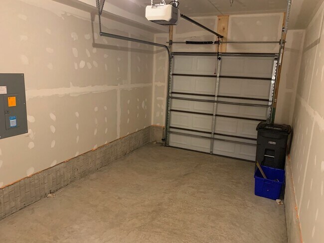 Building Photo - HERNDON - *3262 Woodland Park Rd Unit #3E *