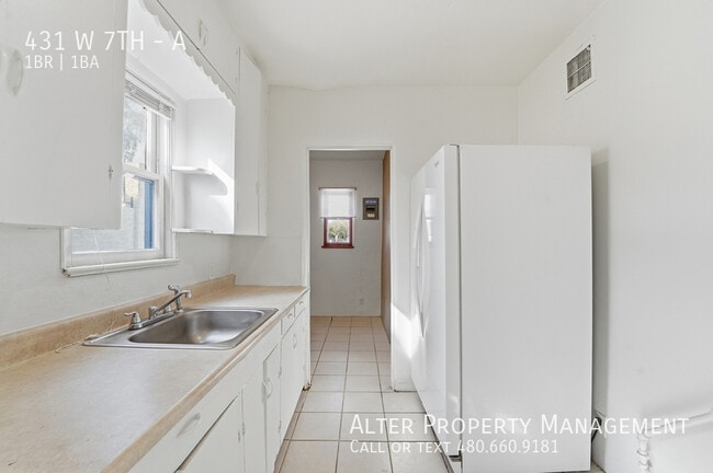 Building Photo - 431 W 7th St