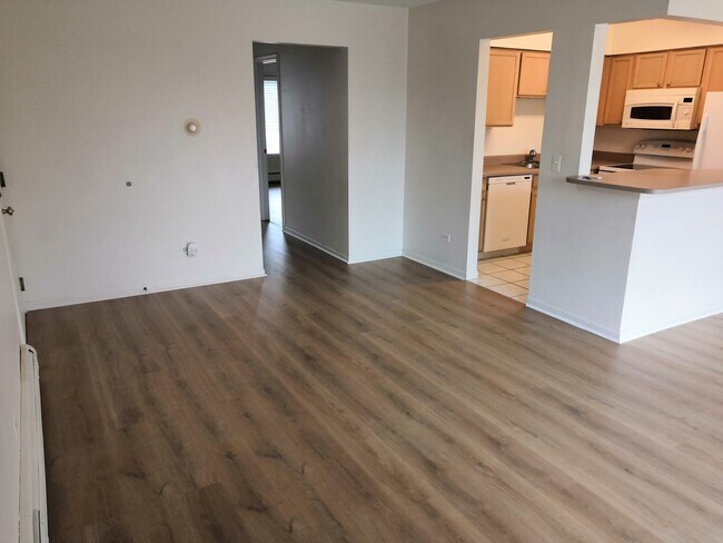 Building Photo - 249 W Ct of Shorewood