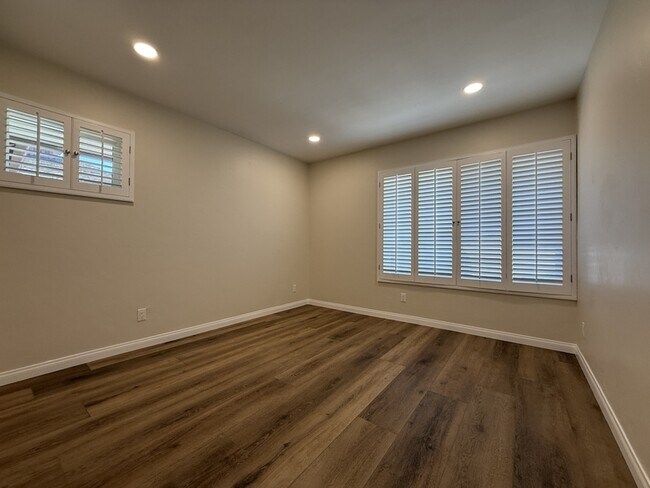 Building Photo - 1165 Catalina Blvd