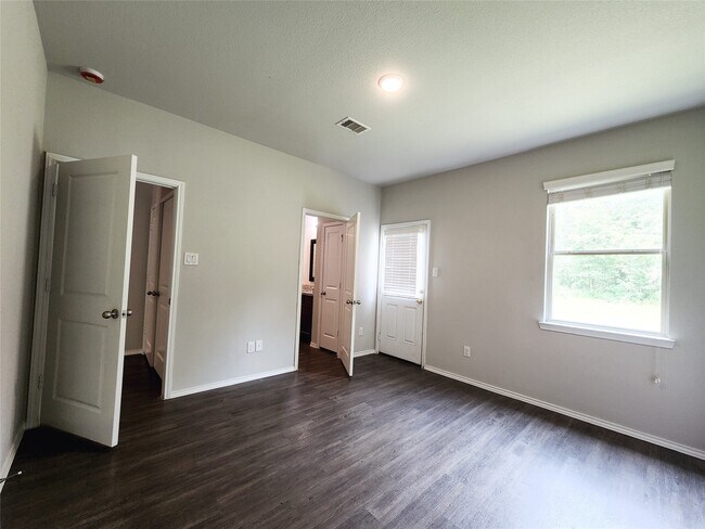 Building Photo - 26471 Joy Village Dr