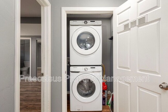 Building Photo - 311 Date St