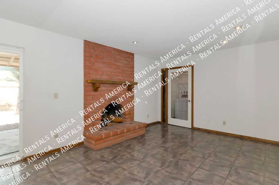 Building Photo - 7868 N Soledad Ave
