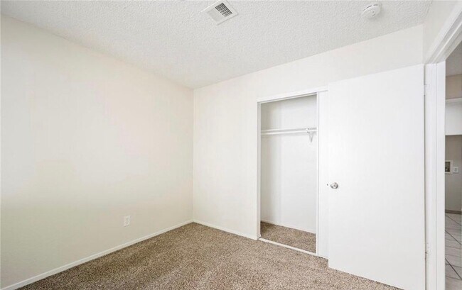Building Photo - 3100 N Tenaya Wy