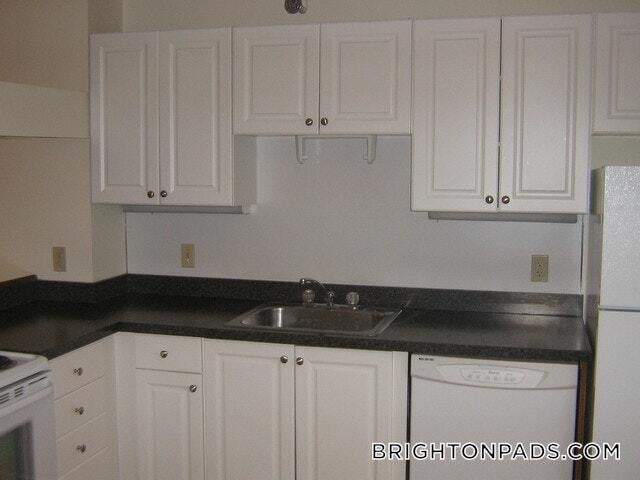 Building Photo - 144 N Beacon St