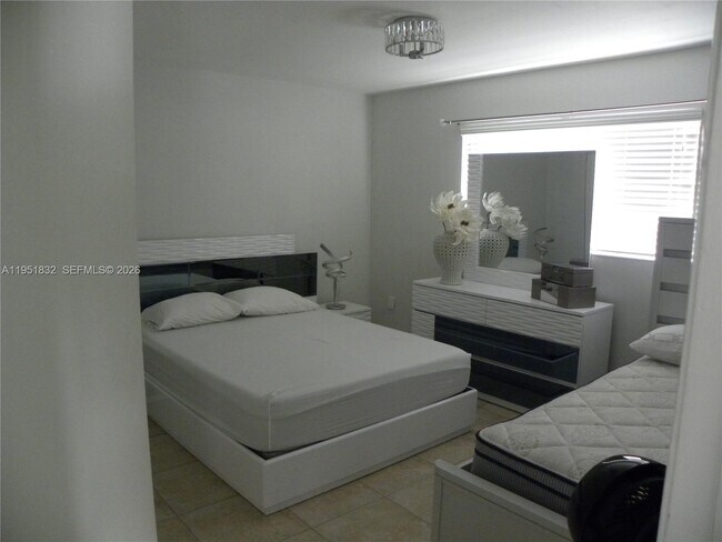 Building Photo - 3466 SW 23rd St