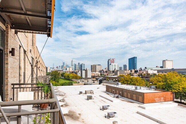 Building Photo - 2545 S Dearborn St