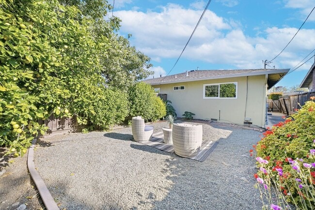 Building Photo - 3967 Bismarck Dr