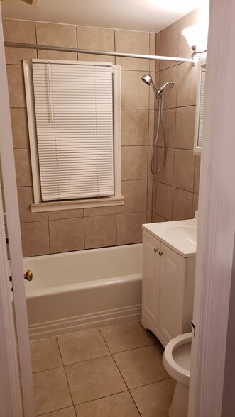 Building Photo - 13590 Cedar Rd