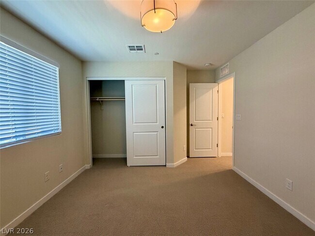 Building Photo - 227 Jaldena Ln