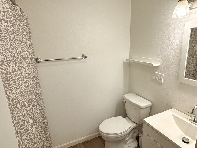 Building Photo - 331 SE 146th Ave