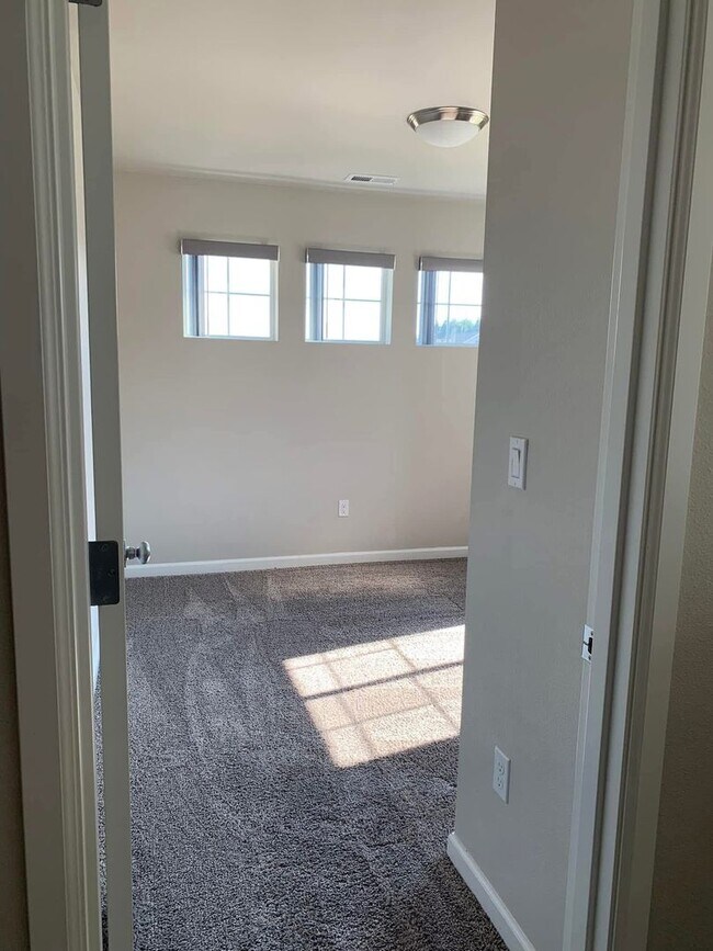Building Photo - Spacious 4-Bedroom Corner Lot Home with Bonus Room, A/C & Updated Kitchen