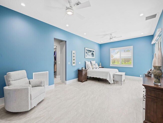 Building Photo - 2754 NE 31st Ct