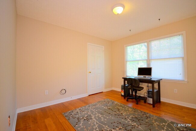 Building Photo - 16 Spinet St