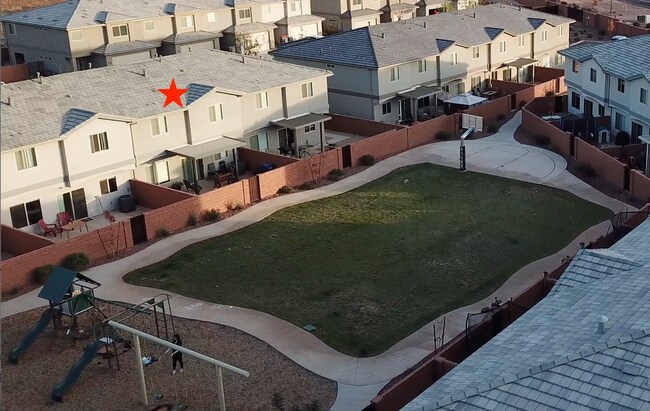 Building Photo - Newer- Red Mountain Vista Town Home,