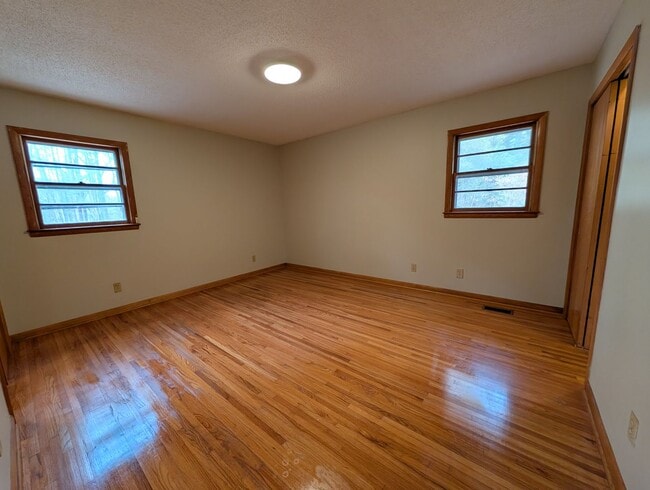 Building Photo - Available to Show