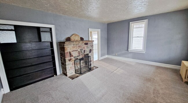 Building Photo - 523-523 1/2 Frederick Street