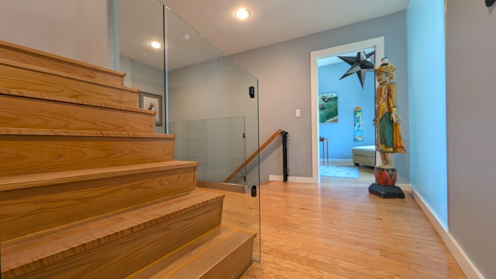 Landing - 7121 Hillside Ave