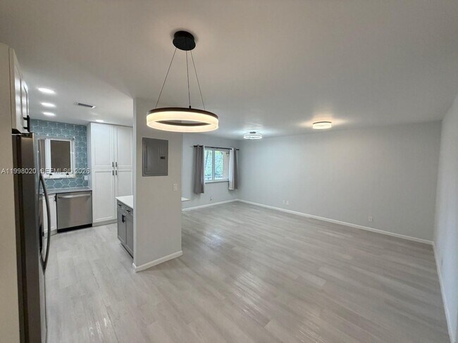 Building Photo - 2041 NW 81st Ave