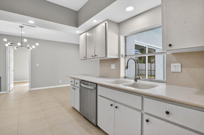 Building Photo - 1544 NW 9th St