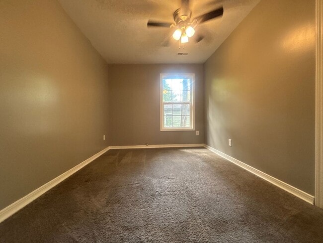 Building Photo - Adorable 3 bedroom 1 bath house