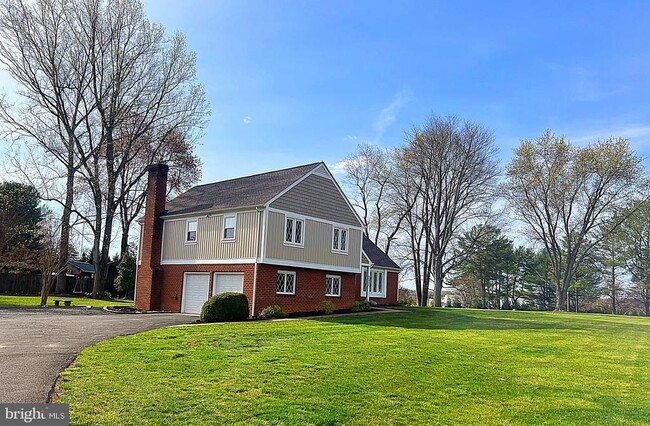 Building Photo - 17447 Pelham View Dr