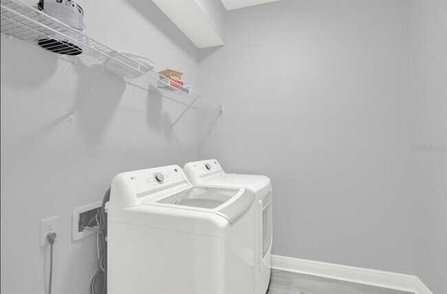 Building Photo - 405 S Westland Ave