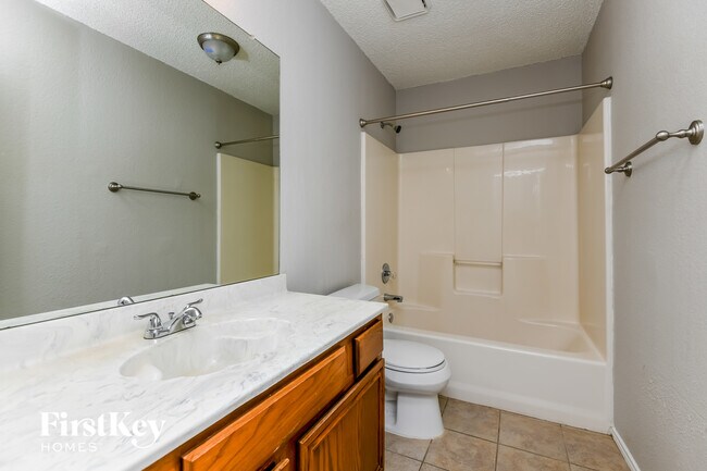 Building Photo - 10913 Ives St