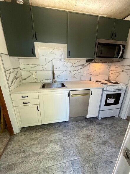 Building Photo - 160 N Lakeview Dr