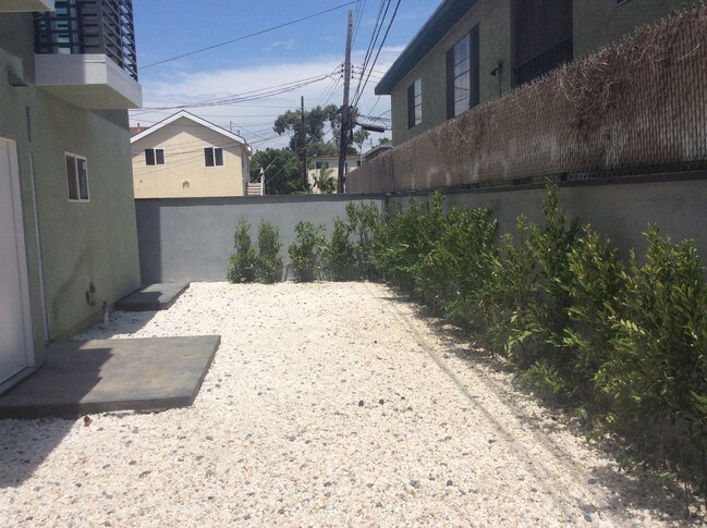 Building Photo - 20520 S Western Ave