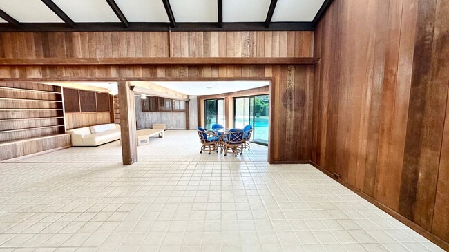 Building Photo - Prestigious Wailupe Circle - 5 BD/3.5 BA +...