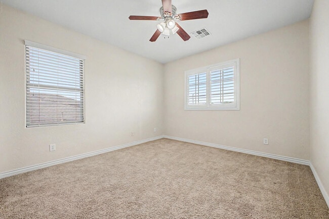 Building Photo - 8425 W Northview Ave