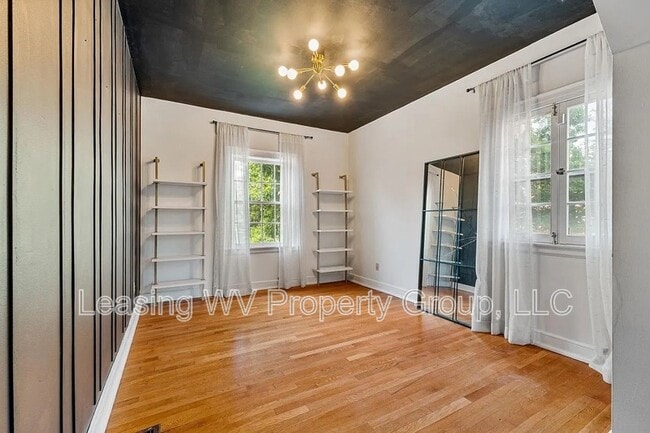 Building Photo - 887 Poplar Rd