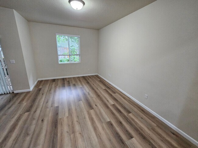 Building Photo - 5743 Karen Lynn Loop S