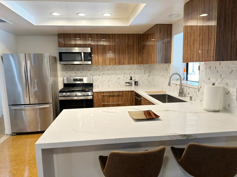 Building Photo - 43550 Carmel Cir