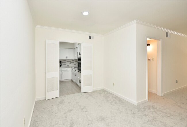 Building Photo - 2600 Bellefontaine St