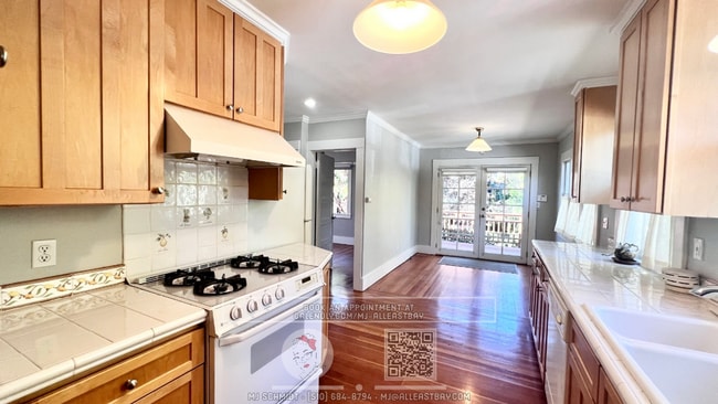 Building Photo - Beautiful 3 bedroom  home with lush backya...
