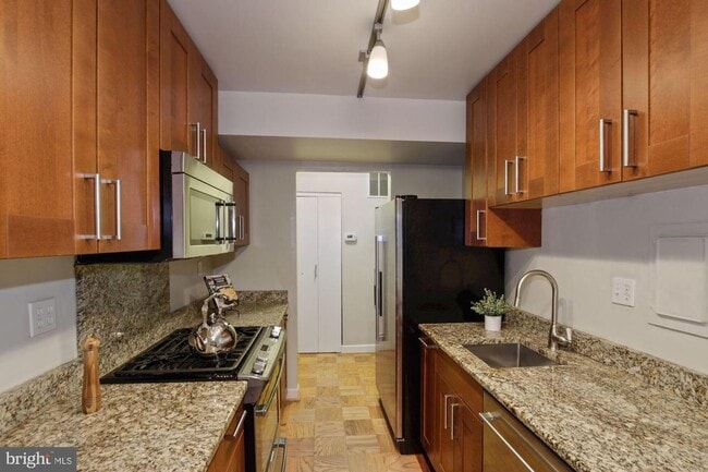 Building Photo - Beautiful 1BR/1BA in Downtown Bethesda. Al...