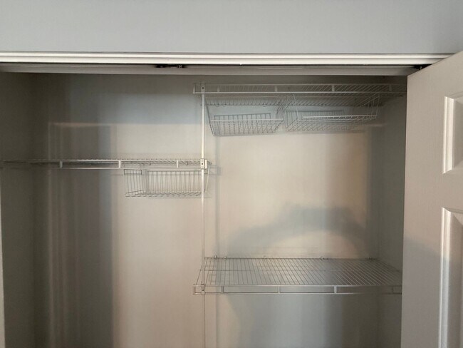 Building Photo - 570 Montgomery St