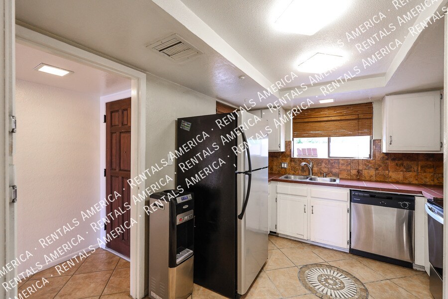 Building Photo - 3636 N 70th St