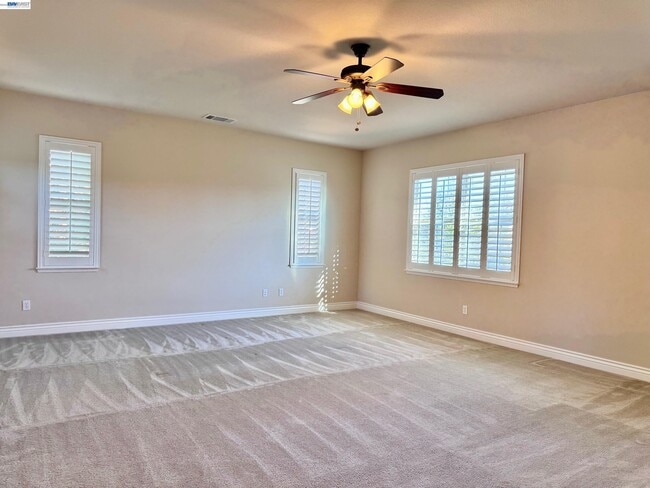 Building Photo - 7875 Kennard Ln