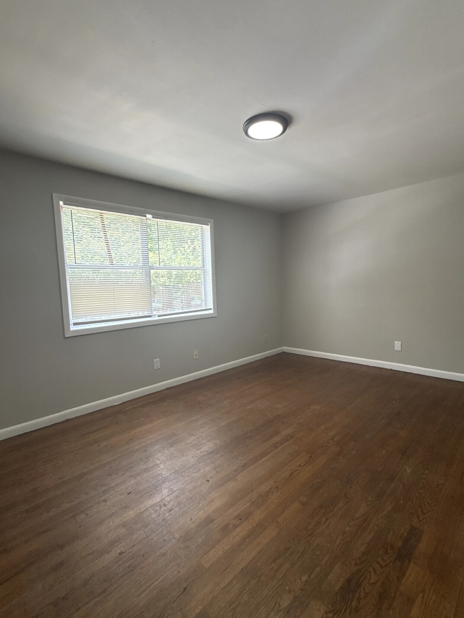 Building Photo - 1607 Line Cir