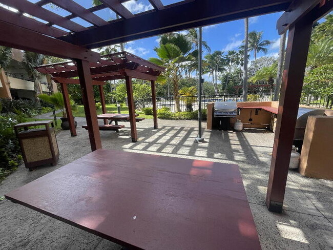 Building Photo - PLAZA LANDMARK studio w/pkg, sec, amens