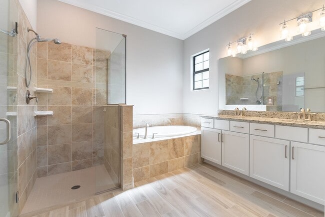 Building Photo - Stunning Country Club East Unfurnished Res...