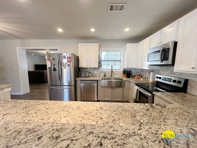 Building Photo - Gorgeous 3 Bedroom Home in Shalimar!