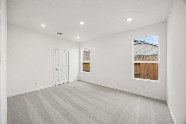 Building Photo - 5822 Majestic Sky Dr