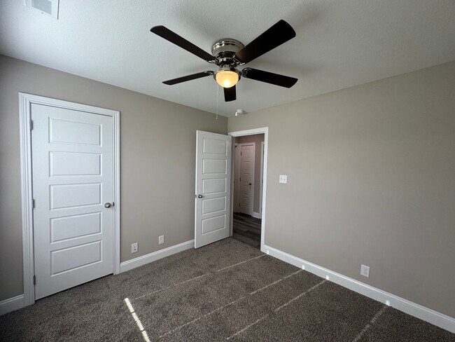 Building Photo - Stunning 4-Bedroom, 3-Bathroom Home – A Mu...