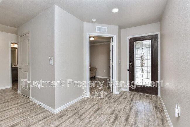 Building Photo - 220 Comal Ln