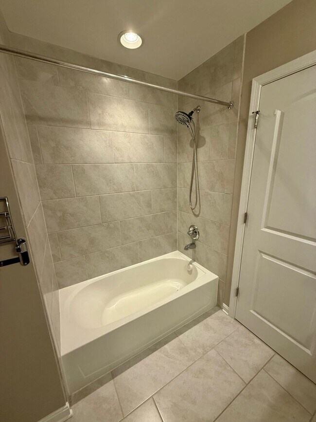 Building Photo - Upscale Millersville Townhouse with garage